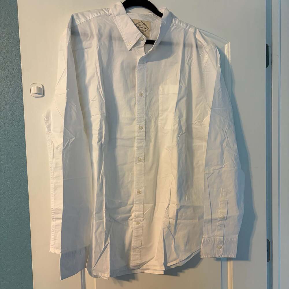 St. John's Bay Men's Comfort Stretch White Long Sleeve Button-Up Shirt